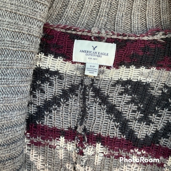 This is a American Eagle sweater size is S/P. - Picture 5 of 9
